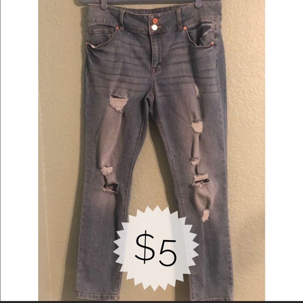 Refuge Distressed Jeans